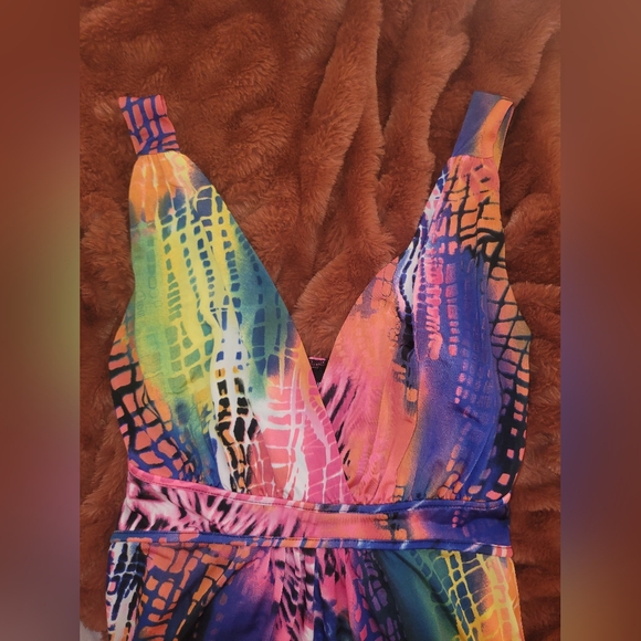 Pyramid Collection Maxi Dress - Picture 1 of 6